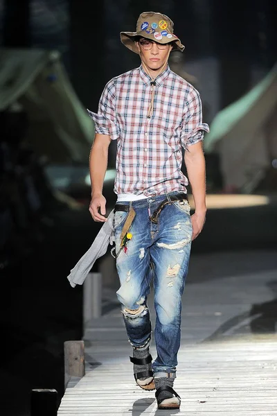 Look 25